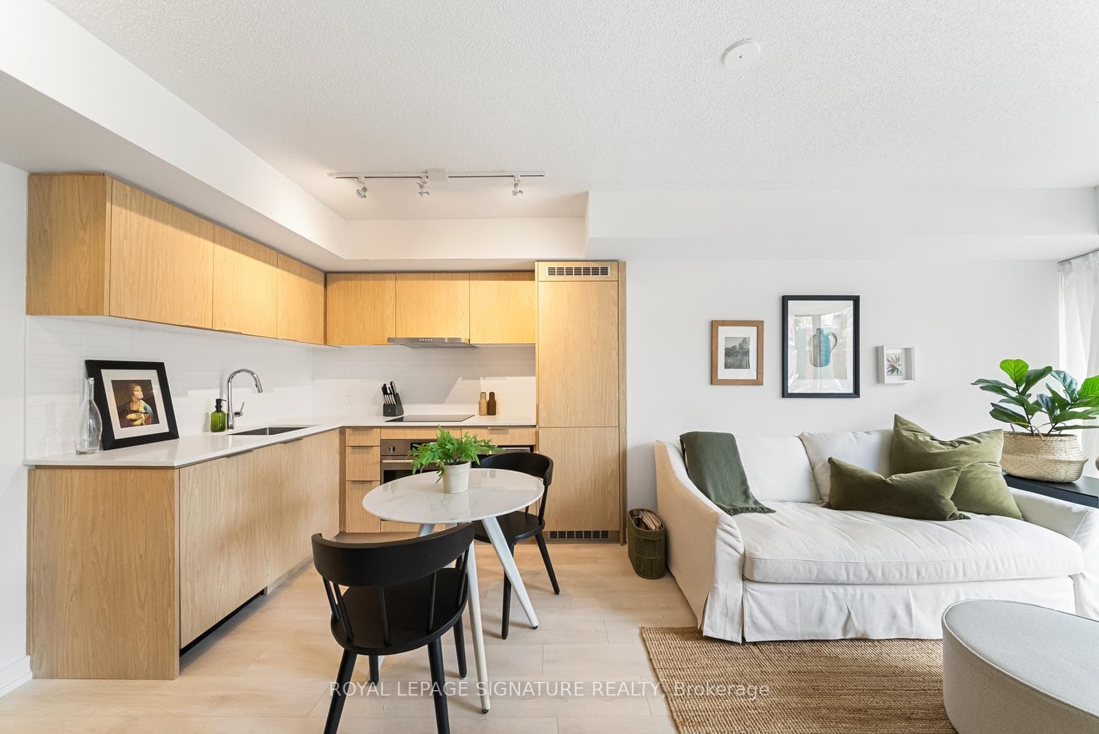 Living area at 605 - 60 Shuter Street in Toronto